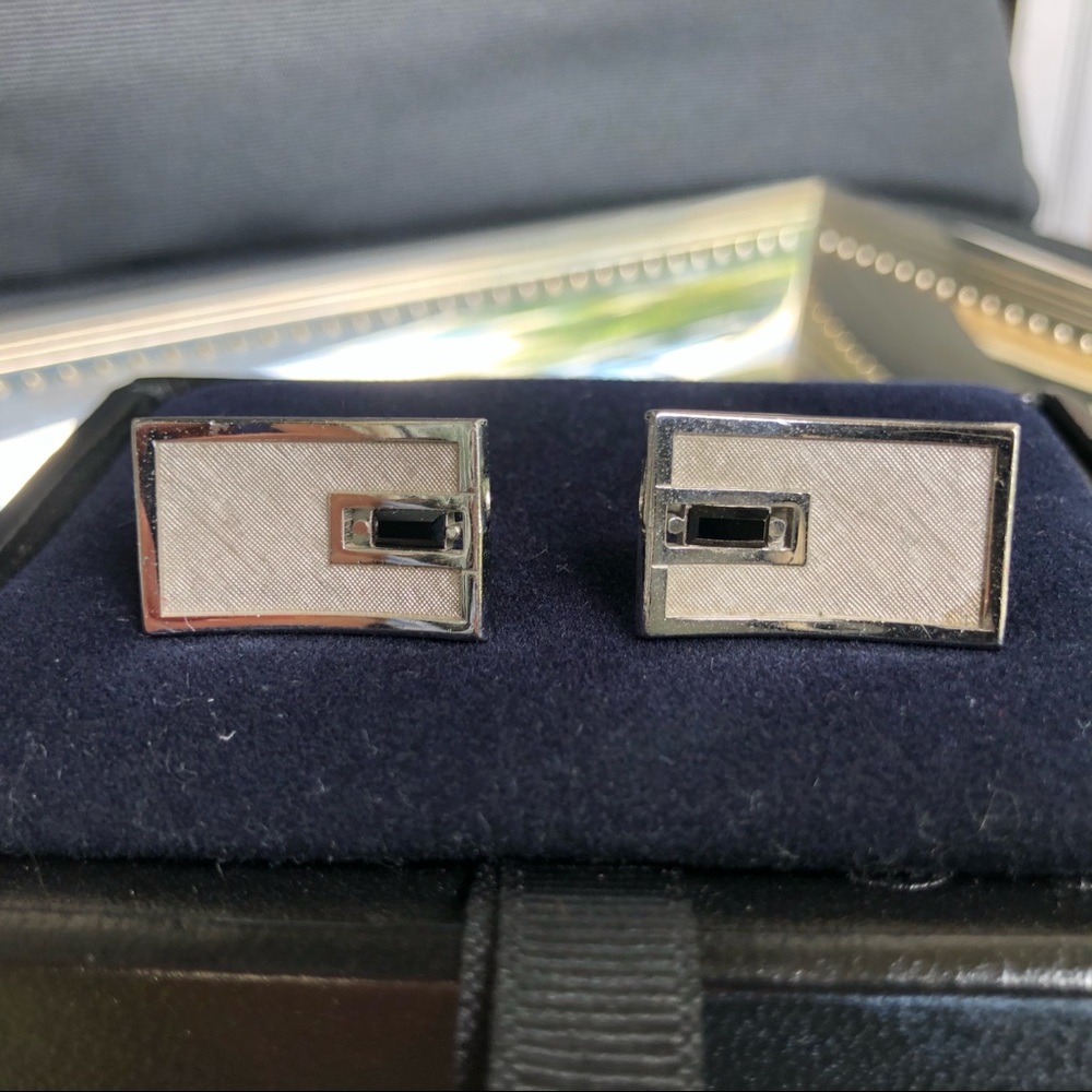 Swank vintage silver tone cuff links with stone